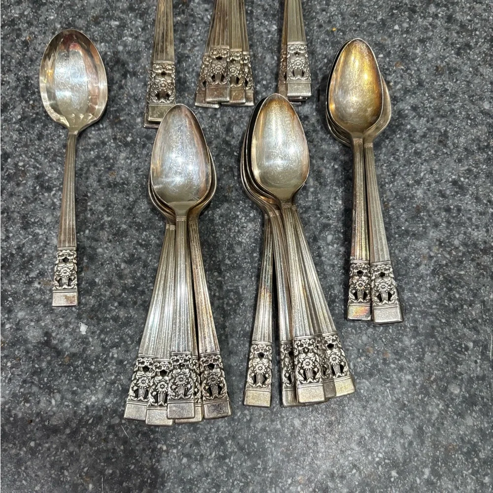 Oneida Community CORONATION Silver Plate 1936 Spoon Set